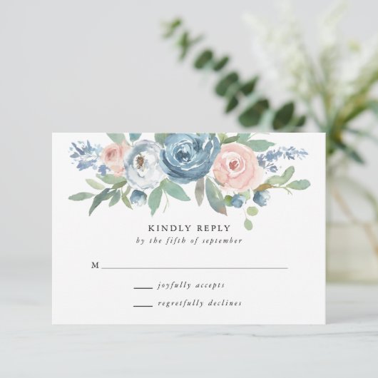 Dusty Blue & Blush Rose Wedding RSVP Card (Stehend Vorderseite)