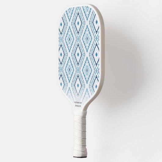 Dusty Blue Boho Chic Diamond Muster Custom Text Pickleball Schläger (Links)