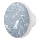 Dusty Blue Boho Feathers Blume Piss Monogramm Keramikknauf (Rechts)