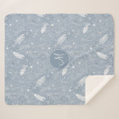 Dusty Blue Boho Feathers Blume Piss Monogramm Sherpadecke (Vorderseite (Horizontal))