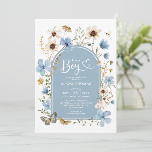 Dusty Blue Boho Wildblume Boy Baby Shower Einladung (Stehend Vorderseite)