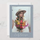 Dusty Blue Boho Wildblume Brautparty Foto Einladung (Rückseite)