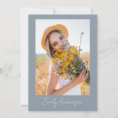 Dusty Blue Boho Wildblume Brautparty Foto Einladung (Rückseite)