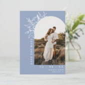 Dusty Blue Botanical Floral Arch Foto Hochzeit Save The Date (Stehend Vorderseite)