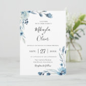 Dusty Blue Botanical Floral Wedding Einladung (Stehend Vorderseite)