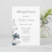 Dusty Blue Botanical Wedding Einladung (Stehend Vorderseite)