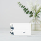 Dusty Blue Botanical Wedding Platzkarte (Stehend Vorderseite)