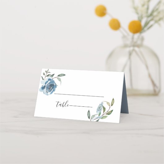 Dusty Blue Botanical Wedding Platzkarte (Vorderseite)