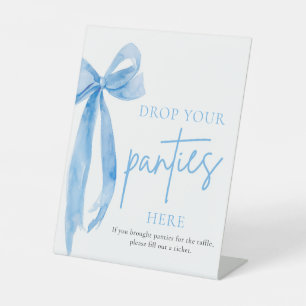 Dusty Blue Bow Drop Your Panties Hier Spielzeichen Sockelschild