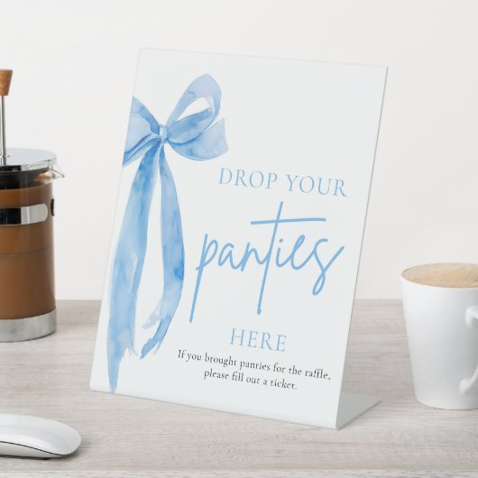 Dusty Blue Bow Drop Your Panties Hier Spielzeichen Sockelschild (In SItu)