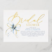 Dusty Blue Bow Elegant Script Modern Bridal Shower Folieneinladung (Vorderseite)