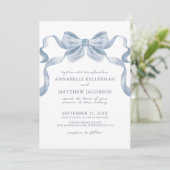 Dusty Blue Bow Whimsical Elegant Wedding Einladung (Stehend Vorderseite)