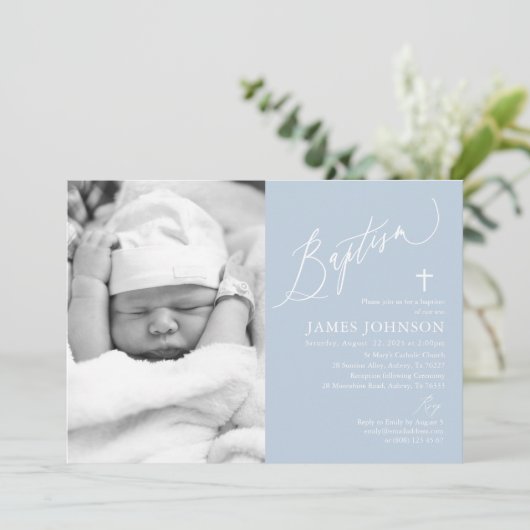 Dusty Blue Boy Baptism Foto Einladung (Stehend Vorderseite)