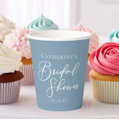 Dusty Blue Brautparty Personalisiert White Script Pappbecher