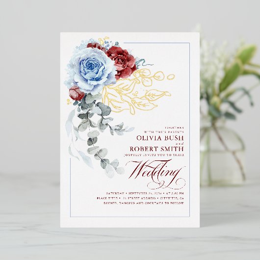 Dusty Blue & Burgundy Red Floral Boho Wedding Folieneinladung (Stehend vorne)