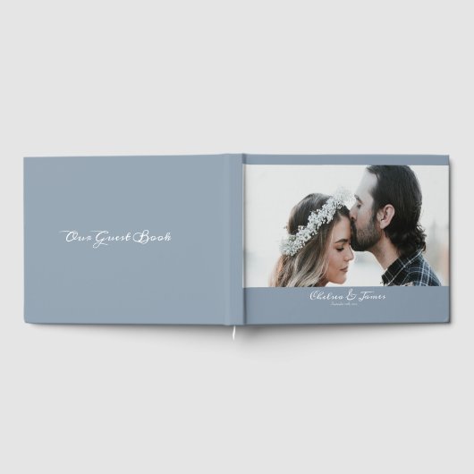 Dusty Blue Calligraphy Script Foto Wedding Gästebuch (Voll)