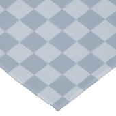 Dusty Blue Checkerboard Tischdecke (Schrägansicht)