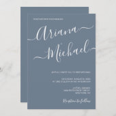 Dusty Blue Chic Minimalistisch Typografy Wedding Einladung (Vorne/Hinten)