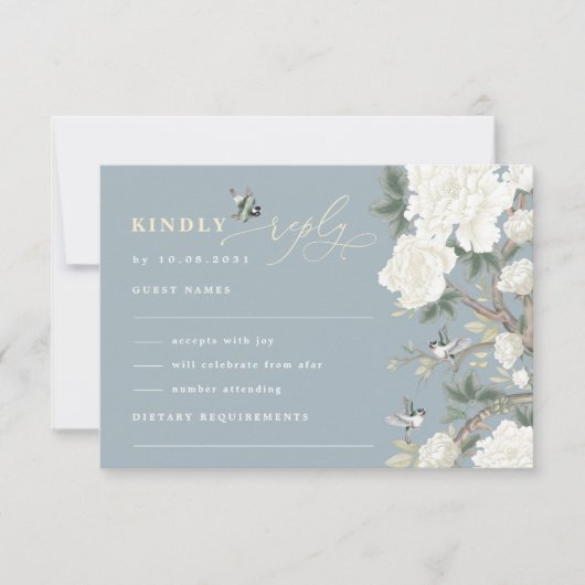 Dusty Blue Chinoiserie Bird Peony Wedding RSVP Karte (Vorderseite)
