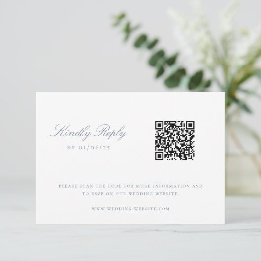 Dusty Blue Chinoiserie Wedding QR Code RSVP Karte (Stehend Vorderseite)