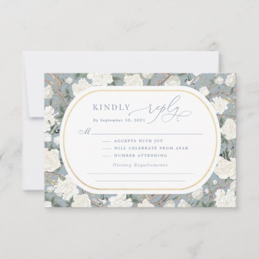 Dusty Blue Chinoiserie White Floral Wedding RSVP Karte (Vorderseite)