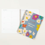 Dusty Blue Colorful Modern Floral Planer<br><div class="desc">Dieser Tag-Planer mit Maisblume bietet abstrakte Blume in warmen und hellen Farbtönen wie Gelb, aquamarin, Orange, Fuchsia und Elfenbein. Einfach anpassbarer Cover-Text lasse Ihnen, den Titel Ihres Planers zu personalisieren und zu einem freundlichen Geschenk zu machen.</div>