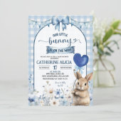 Dusty Blue Coquette Little Bunny Baby Shower Einladung (Stehend Vorderseite)