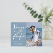 Dusty Blue Couple Foto Coastal Save the Date Ankündigungspostkarte (Stehend Vorderseite)