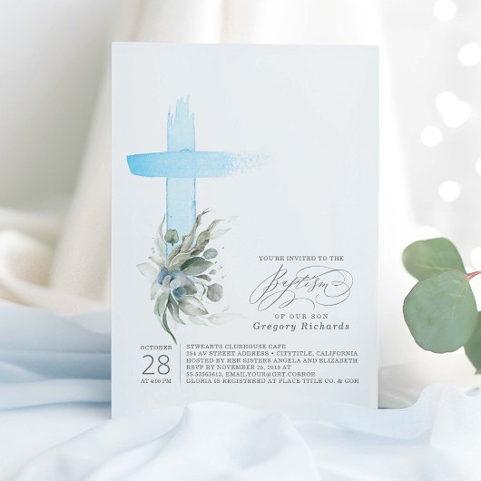 Dusty Blue Cross und Sage Greenery Elegante Taufe Einladung