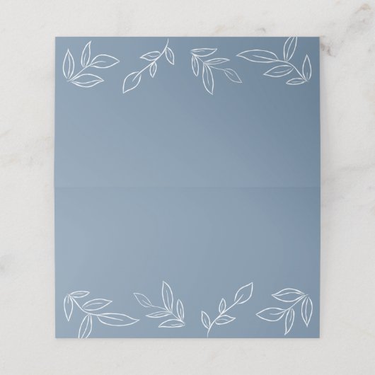 Dusty Blue Elegant Blätter Pattern Wedding Platzkarte (Außenseite Aufgefaltet)