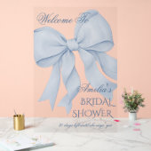 Dusty Blue Elegant Bow Brautparty Willkommen Acrylschild (Hochzeit)