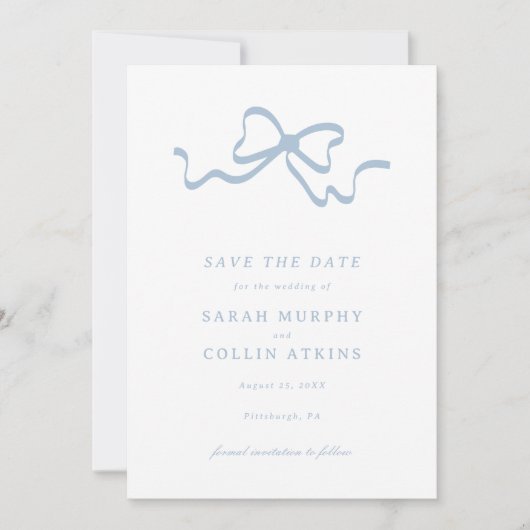 Dusty Blue Elegant Bow Save the Date Einladung (Vorderseite)