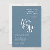 Dusty Blue Elegant Classic Monogram Wedding Einladung (Vorderseite)