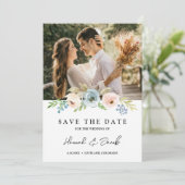 Dusty Blue Elegant Floral Save the Date rustikal (Stehend Vorderseite)