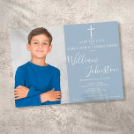 Dusty Blue Elegant Foto der heiligen Kommunion Save The Date<br><div class="desc">Elegante Erstheilige Kommunion-Unterschrift Save the Date mit einem eleganten Skriptsignaturnamen und einem besonderen Foto auf staubblauem Hintergrund. Personalisieren Sie mit Ihren speziellen Event-Informationen in schicken Schriften. Entwickelt von Thisisnotme©</div>