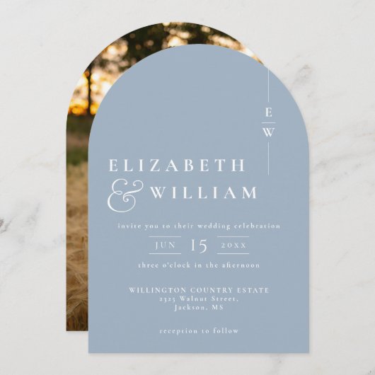 Dusty Blue Elegant Monogram Foto Wedding Arch Einladung (Vorne/Hinten)