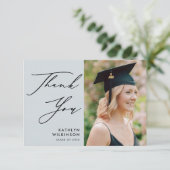 Dusty Blue Elegant Script Abschluss Vielen Dank Einladung (Stehend Vorderseite)