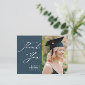 Dusty Blue Elegant Script Abschluss Vielen Dank Postkarte (Stehend Vorderseite)