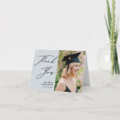 Dusty Blue Elegant Script Minimalistisch Abschluss Dankeskarte (Vorderseite)