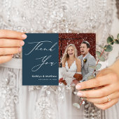 Dusty Blue Elegant Script Modernes Foto Hochzeit Dankeskarte