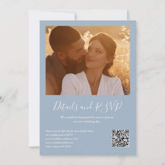 Dusty Blue Elegant Script QR Code Foto Wedding Einladung (Rückseite)