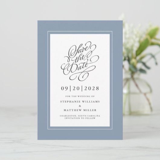 Dusty Blue Elegant Wedding Calligraphy Script Chic Save The Date (Stehend Vorderseite)