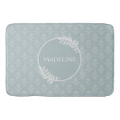 Dusty Blue Elegante Damask Personalisiert Badematte (Vorderseite)
