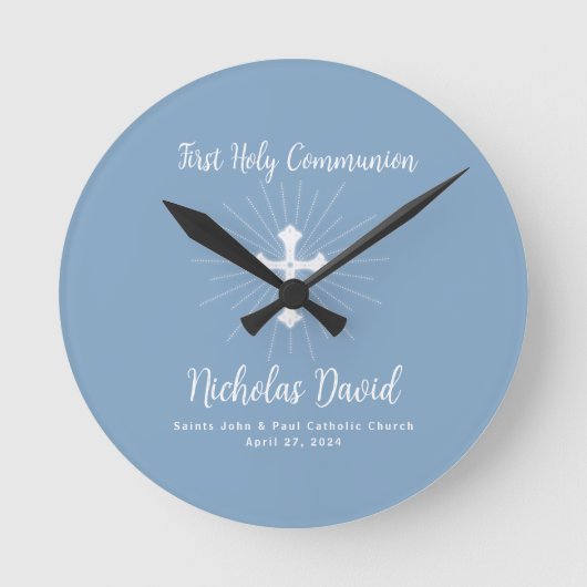 Dusty Blue First Communation mit Cross Runde Wanduhr (Vorderseite)