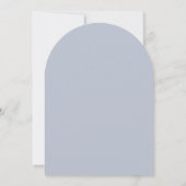 Dusty Blue Floral and Grey Arch Wedding Invitation Einladung (Rückseite)