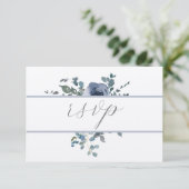 Dusty Blue Floral and Grey Wedding RSVP Einladung (Stehend Vorderseite)