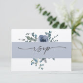 Dusty Blue Floral and Grey Wedding RSVP Einladung (Stehend Vorderseite)
