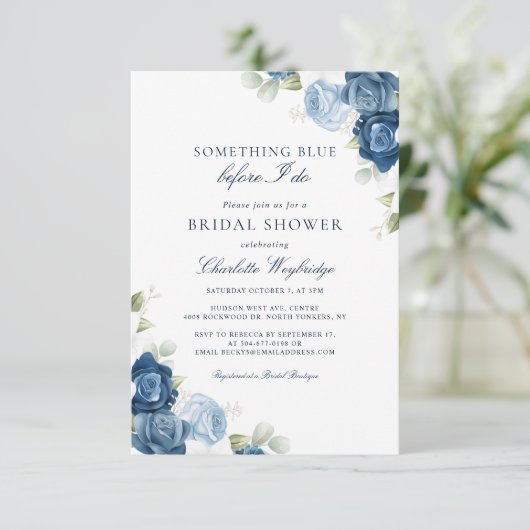 Dusty Blue Floral bevor ich Skript-Brautparty Einladung (Stehend Vorderseite)