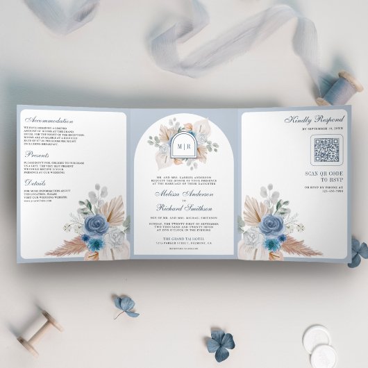 Dusty Blue Floral Boho Pampas QR Code Wedding Dreifach Gefaltete Einladung