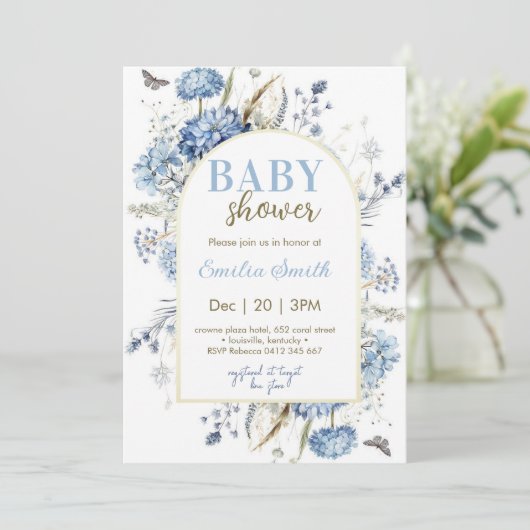 Dusty Blue Floral Boy Baby Dusche Einladung (Stehend Vorderseite)